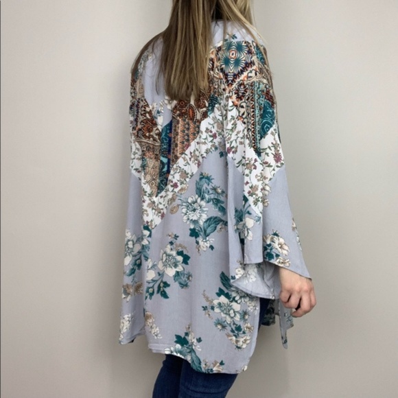 Entro Boho Festival Forget Me Not Floral Kimono - Picture 2 of 4